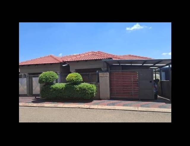 3 BEDROOM HOUSE FOR SALE IN LOTUS GARDENS